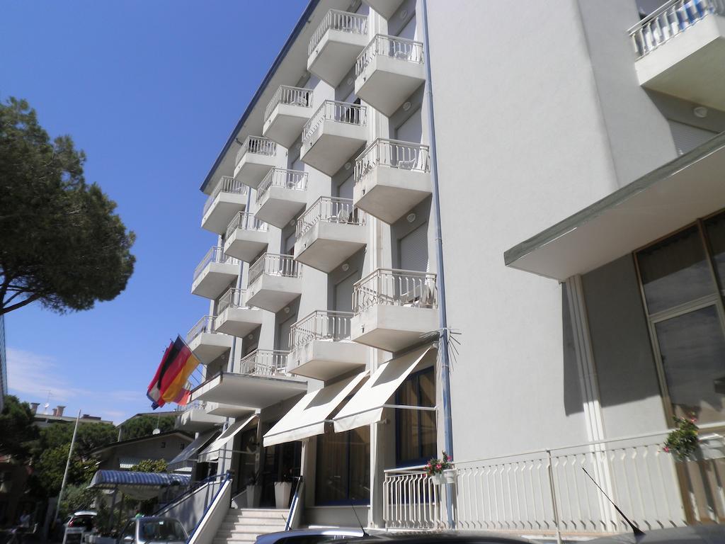Hotel Umberto Лидо ди Йезоло Екстериор снимка