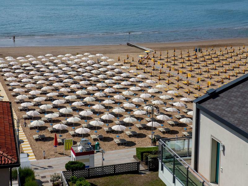 Hotel Umberto Лидо ди Йезоло Екстериор снимка
